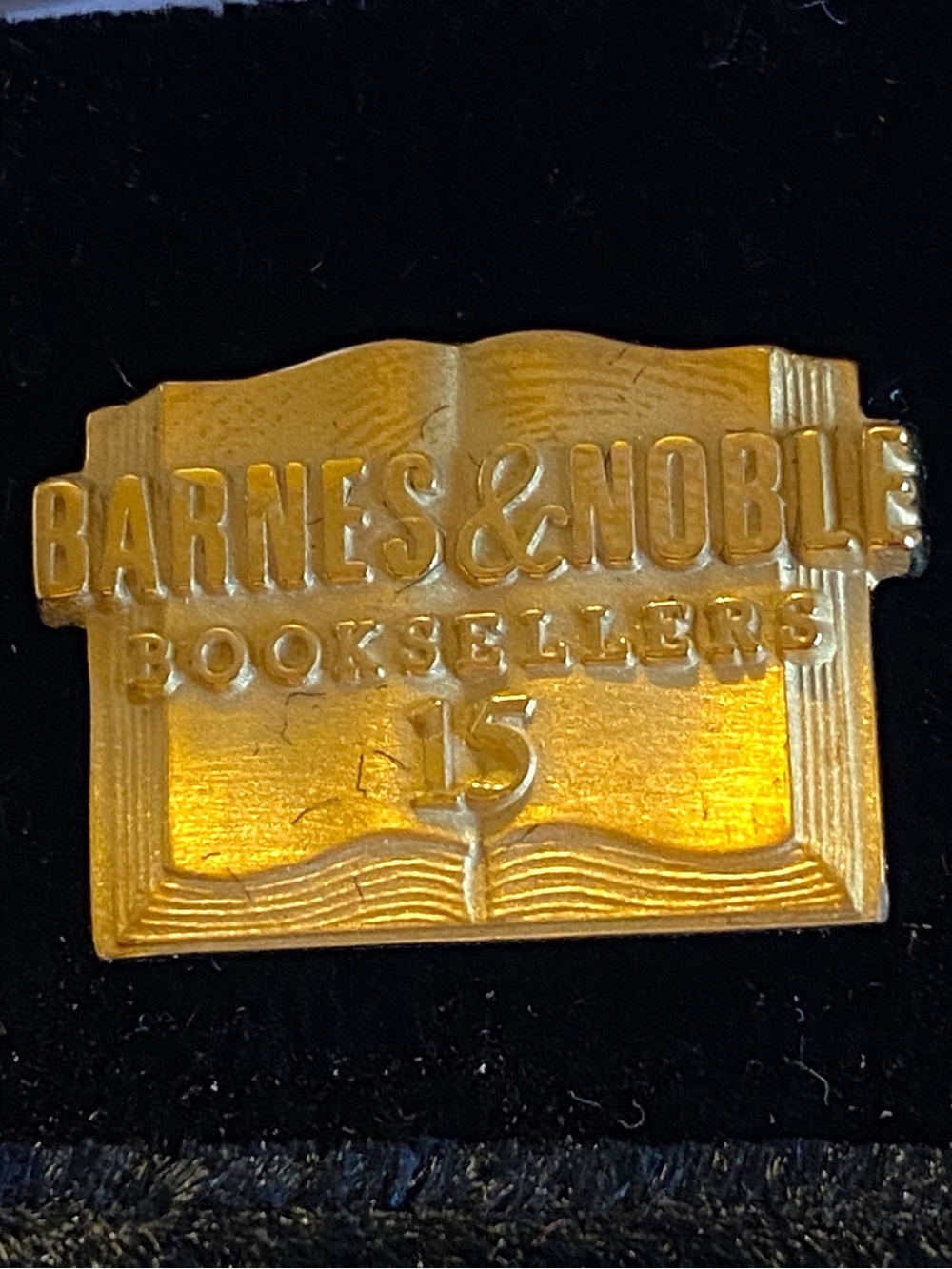 VINTAGE SOLID 10k Yellow Gold Large BARNES & NOBLE Books BOOKSELLER 15 Year Pin!